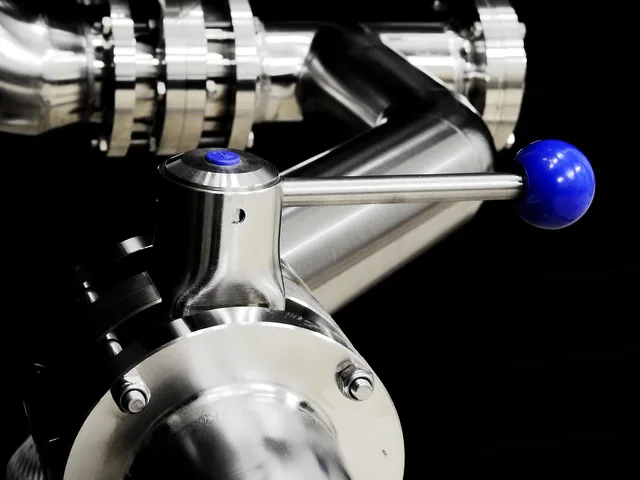 industry, metal, stainless steel, anlagentechnik, technology, tube, faucet, stopcock, valve, shut down, closure, close. Why commercial sauce equipment storage spoils a batch