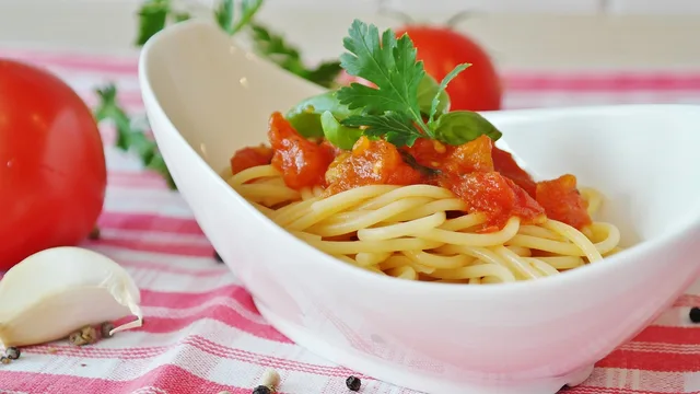 spaghetti, tomatoes, tomato sauce, pasta, italian, noodles, ingredient, carbohydrates, cook, spicy, mediterranean, enjoyment, sauce, food, meal, vegetarian, spaghetti, spaghetti, pasta, pasta, pasta, pasta, pasta, noodles, noodles. How FDA food facility registration and FSMA rules apply to a US sauce kitchen