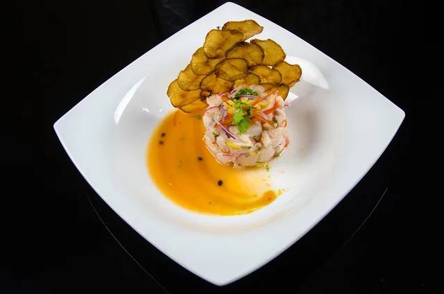 seafood in sour sauce, seafood, tasting, shrimp, gourmet food, sauce passion fruit, plate, restaurant, sauce. Five ways to serve indie sauce brands without drowning the plate