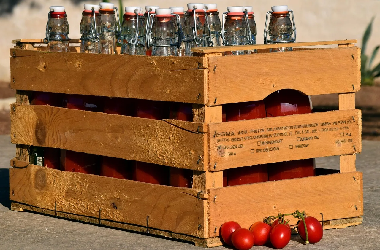 tomatoes, tomato sauce, food, cook, healthy, meal, red, sauce, vegetables, vegetarian, yummy, fresh, vitamins, italian, ingredient, tasty, feed, stock, boil down, bottles, box, wooden box, glass bottles, italian cuisine, italy, tomato sauce, tomato sauce, tomato sauce, tomato sauce, tomato sauce, wooden box, wooden box. Small batch sauce production planning: five steps, in order