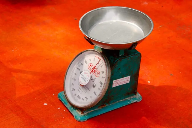 libra, weigh, weight, old, measure up, weight control, weigh out, kitchen, old scale, cook, market stall, metal, pan, kitchen scale, weigh, kitchen scale, kitchen scale, kitchen scale, kitchen scale, kitchen scale. Hot sauce equipment in buying order: what to check first
