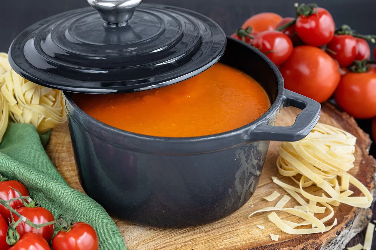 tomato sauce, tomatoes, meal, cook, soup, tomato soup, tomato sauce, soup, tomato soup, tomato soup, tomato soup, tomato soup, tomato soup. Four supplier types behind an independent sauce brand, and how to test them