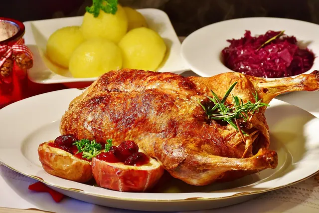 duck, roast duck, roasted duck, kitchen, grill, grilling, fried, juicy, crispy, skin, yummy, tasty, seasoned, food, meal, enjoy, having lunch, dish, hearty, fat, high in calories, 