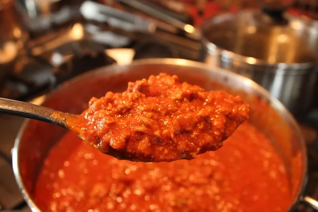 sauce, meat sauce, tomato sauce, hamburger, meal, fresh, dinner, homemade, taste, sauce, tomato sauce, tomato sauce, tomato sauce, tomato sauce, tomato sauce. Sauce making mistakes: How to run fault flights