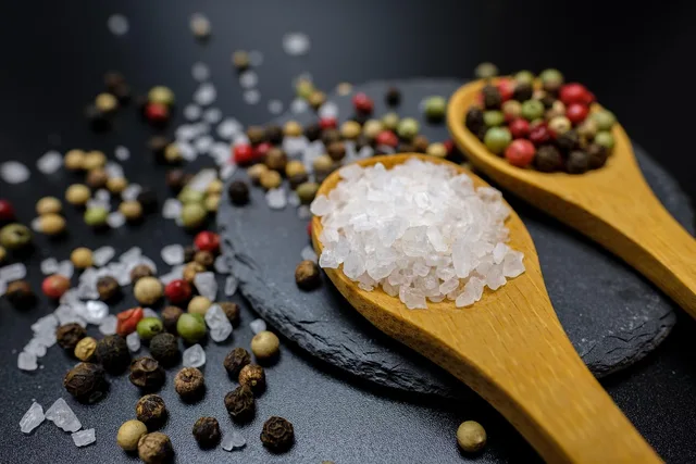 spices, cook, spice up, ingredients, kitchen, spoon, wooden spoon, salt, pepper, spices, salt, salt, salt, salt, salt. Tasting a dry seasoning blend properly, with the dose set first