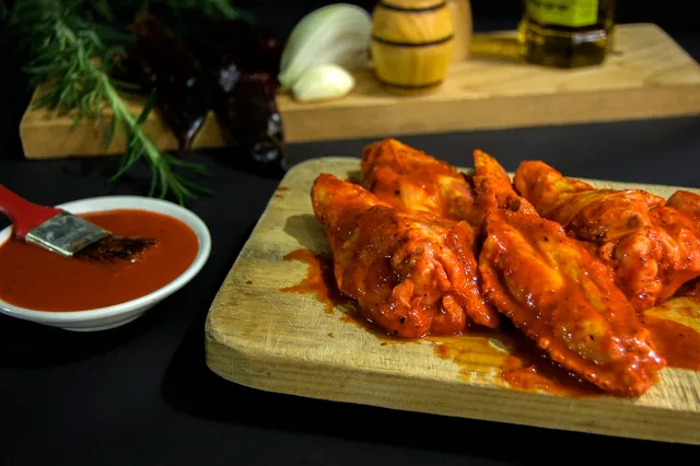 food, chicken barbeque, food photography, chicken, barbeque, marinade, marinating, baste, spices, barbeque sauce, sauce, marinade, marinade, marinade, marinade, marinade, barbeque sauce, barbeque sauce, barbeque sauce. Sauce faults in subscription boxes: maker fault or shipping fault